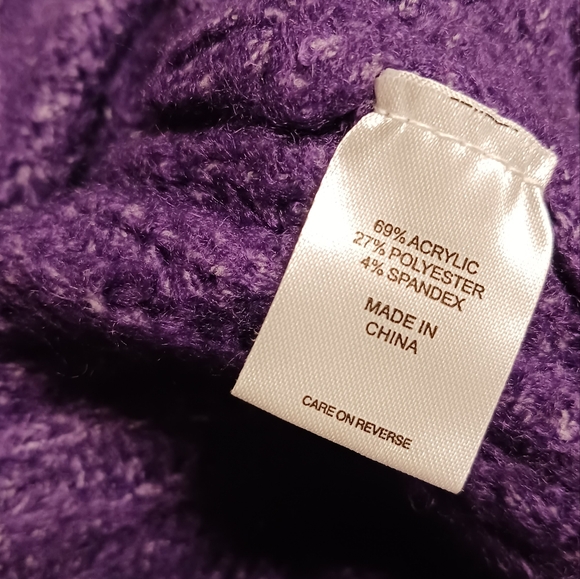 New Long Sleeve Horseshoe Cable Knit Sweater - New York & Company - Picture 4 of 7